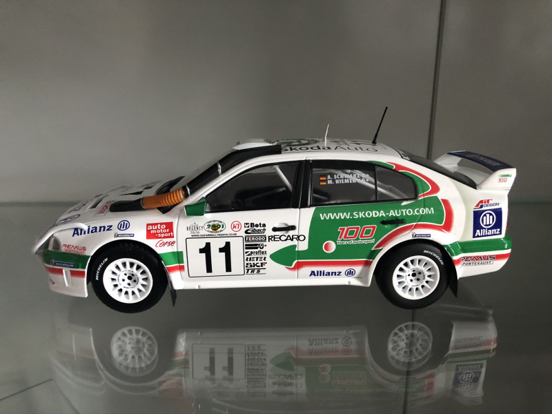ŠKODA OCTAVIA WRC evo2 - SCHWARZ/HIEMER - SAFARI RALLY 2001 1:18